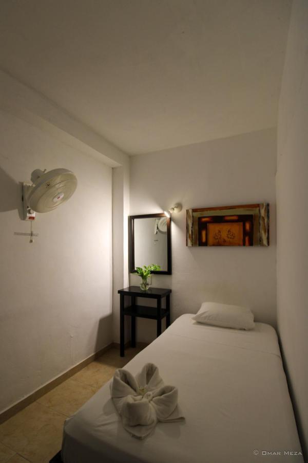 Hostal Gayser Valladolid  Bagian luar foto